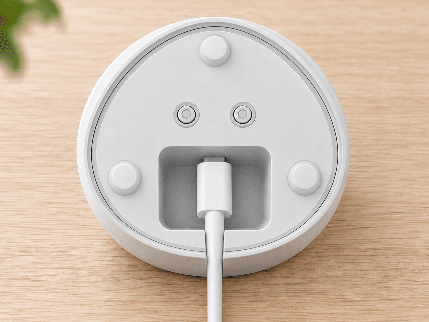 UR02S underside showing the power cable routed through the molded cable groove